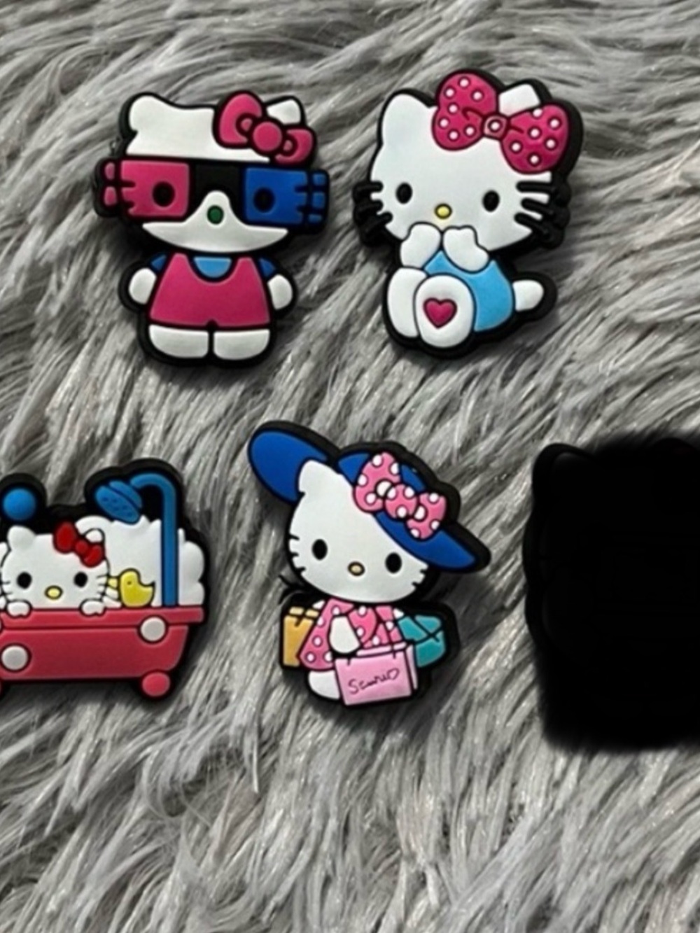 Hello Kitty Croc Charm Set